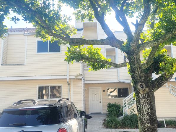 3433 NW 44th St APT 103