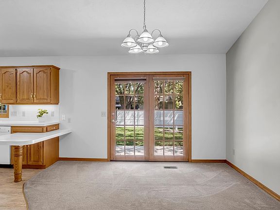 5th image of 2712 Acacia Ave