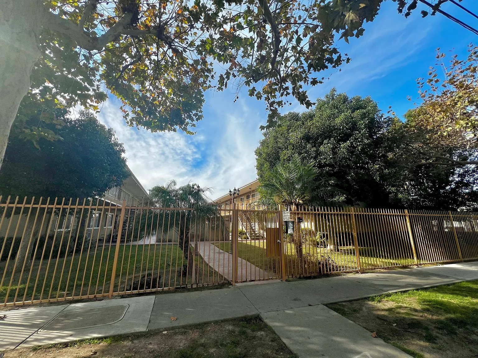 2 bed, 800 sqft, $2,500 — Photo 1