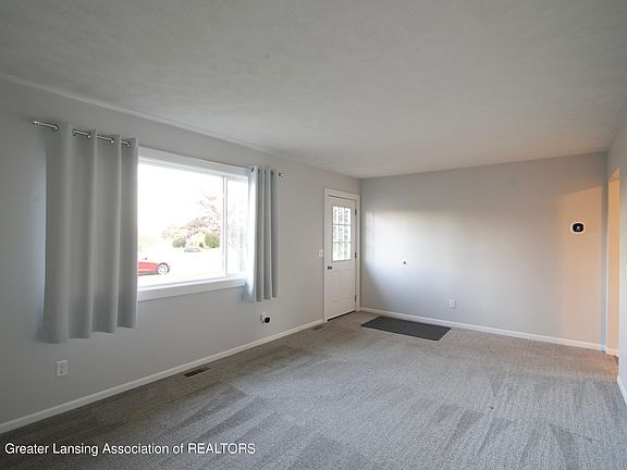 3rd image of 221 W Elm St