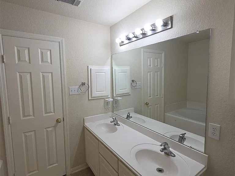 17711 Barton Point Ln — Photo 28
