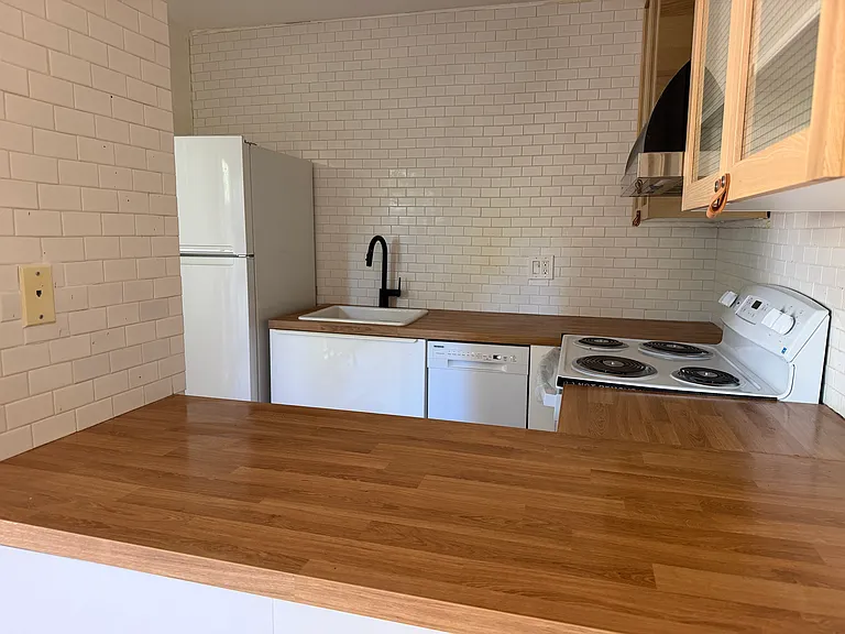 820 Woodside Ln E #6 — Photo 3