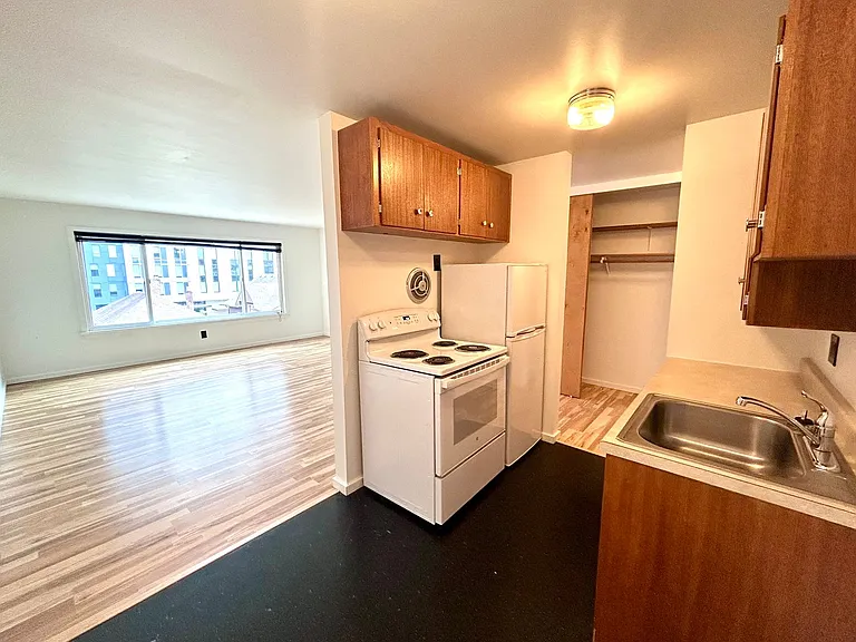 Escolier Apartments — Photo 27