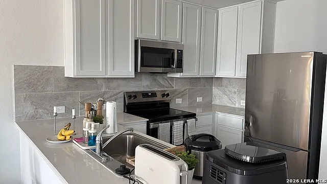 3 bed, 2.0 bath, 1402 sqft, $1,695 — Photo 2