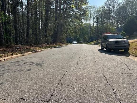 4th image of 48 Cardinal Ln