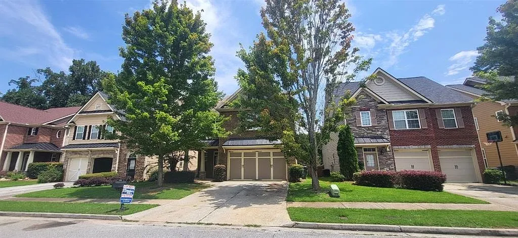 3 bed, 2.5 bath, 2430 sqft, $2,400 — Photo 3