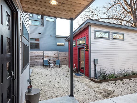 1904 SL Davis - Guest house steps from entrance