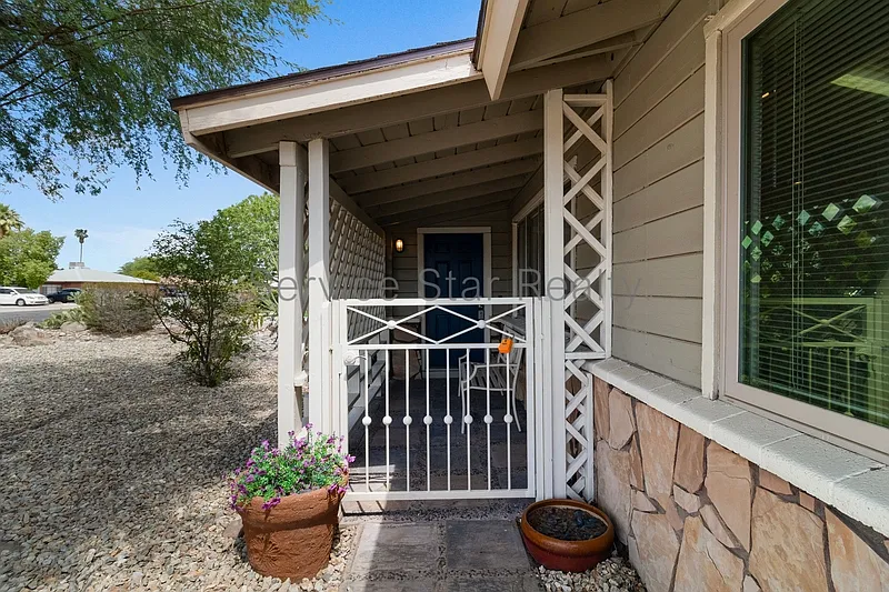 3 bed, 2.0 bath, 1385 sqft, $2,095 — Photo 3