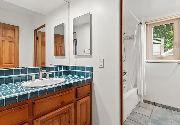 2594 Montgomery Ave #1 — Photo 14