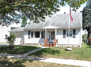 1220 N Briarfield Dr, Lansing, MI 48910