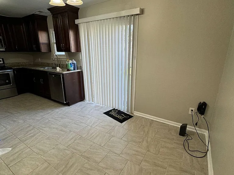 617 Fox Creek Ct — Photo 6