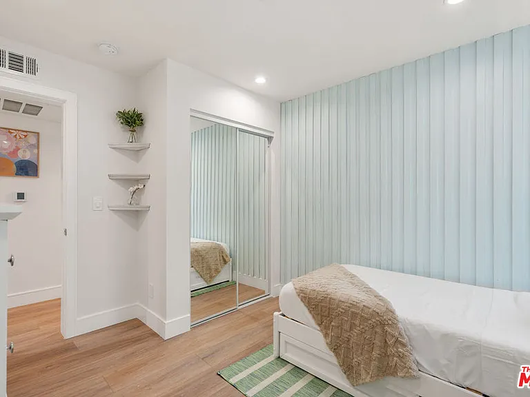 1341 N Mariposa Ave — Photo 33