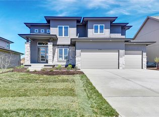 22082 W 100th Ter, Lenexa, KS 66220