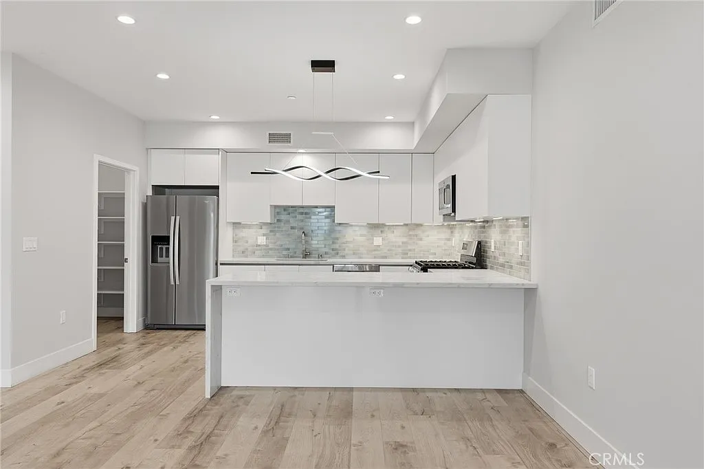 3 bed, 1680 sqft, $4,195 — Photo 3