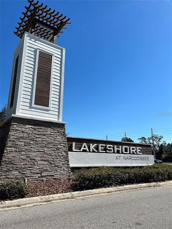3 bed, 3.0 bath, 1825 sqft, $2,300 — Photo 1