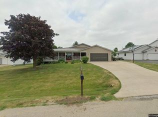 301 Dori Dr, Pearl City, IL 61062