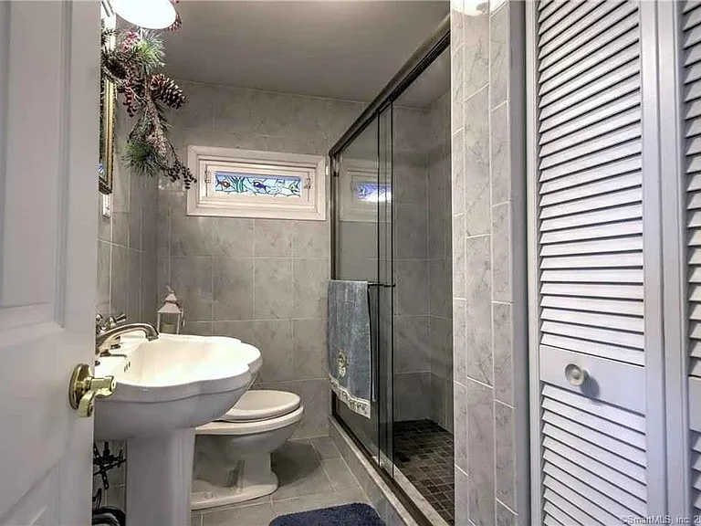 Upstairs Full Bath