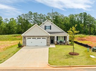 1891 Hidden Lakes Dr, Opelika, AL 36801