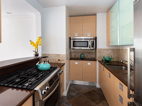 5th image of 10 W 66th St APT 15C