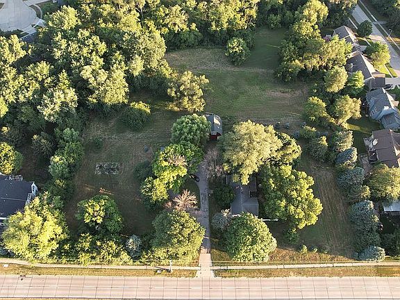 4th image of 9100 Meredith Dr