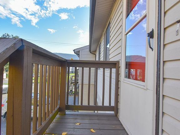 3rd image of 618-622 E Main St #620