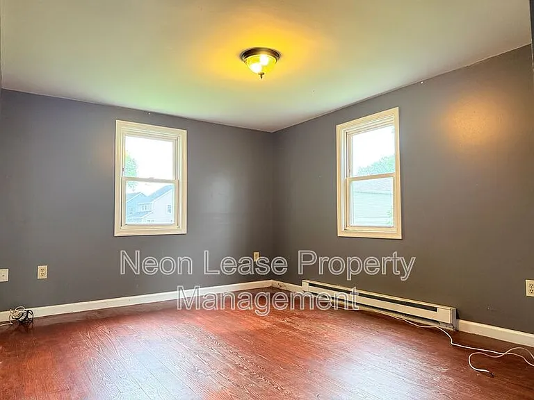 409 N Church St #B — Photo 9