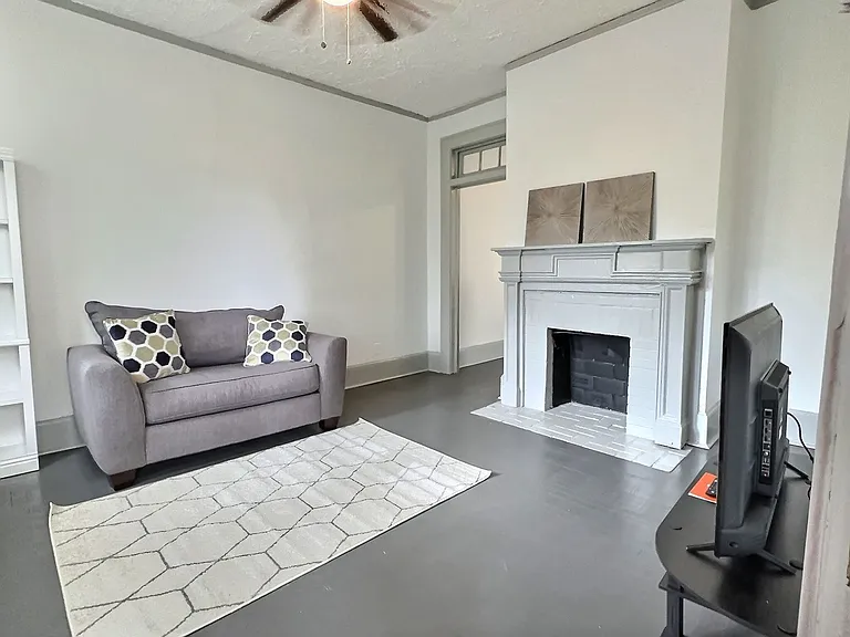 2346 College St — Photo 3