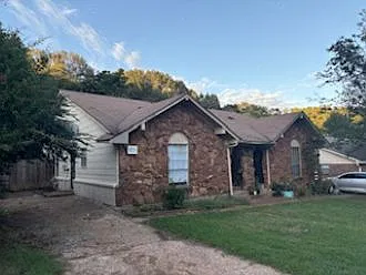 3 bed, 1300 sqft, $1,025 — Photo 2