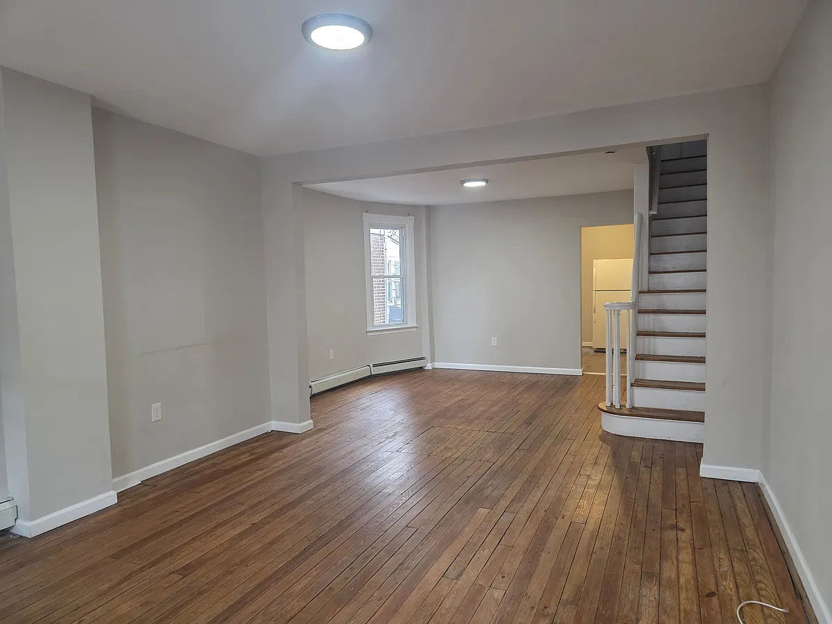 Building Photo - 331 Ellis Ave