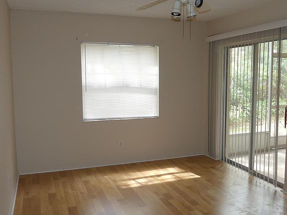 5th image of 3026 Sir Hamilton Cir #2