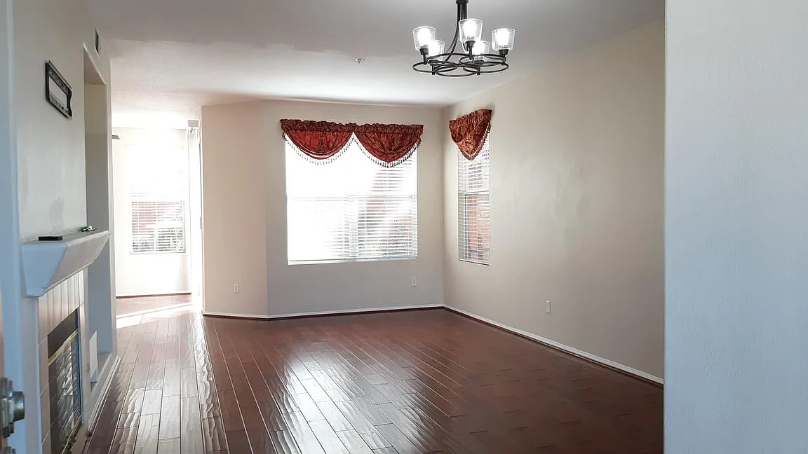 3 bed, 1870 sqft, $3,895 — Photo 3