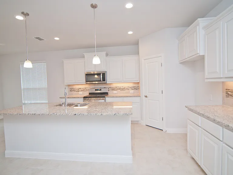 1021 Gillespie Dr — Photo 9