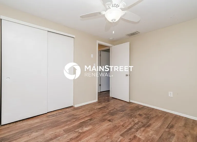 1050 Normandy Blvd — Photo 12