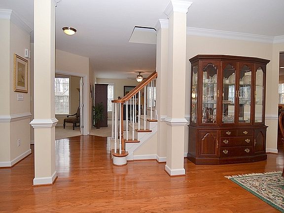 2nd image of 1429 Starmont Dr