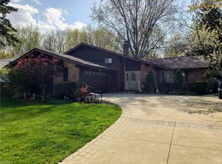 5434 Dorothy Dr, North Olmsted, OH 44070