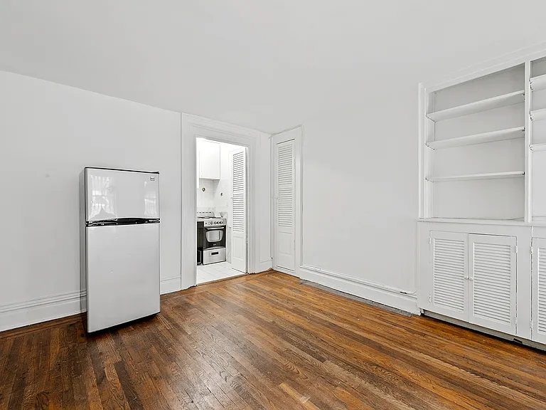 32 Beekman Pl #1 — Photo 3