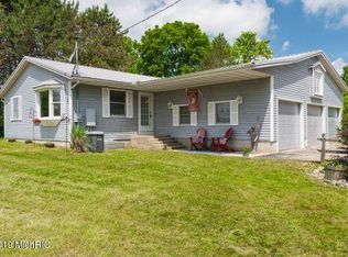 6906 Palmer Rd, Belding, MI 48809