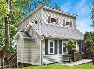 137 Paupack Rd, Greentown, PA 18426