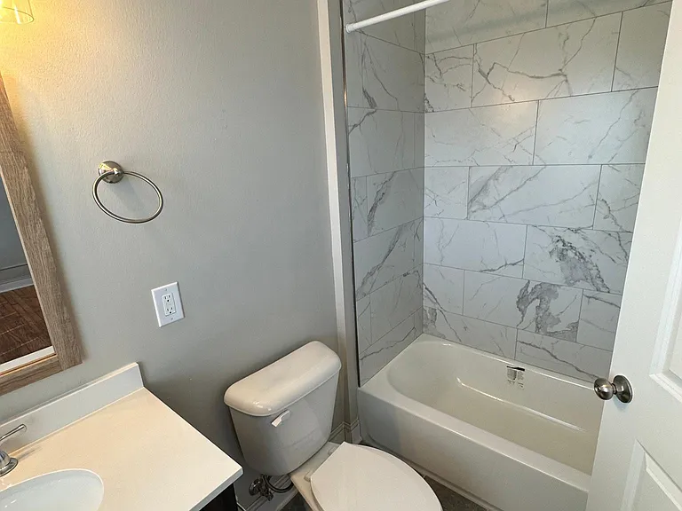 2004 Elmwood Ave #8 — Photo 2