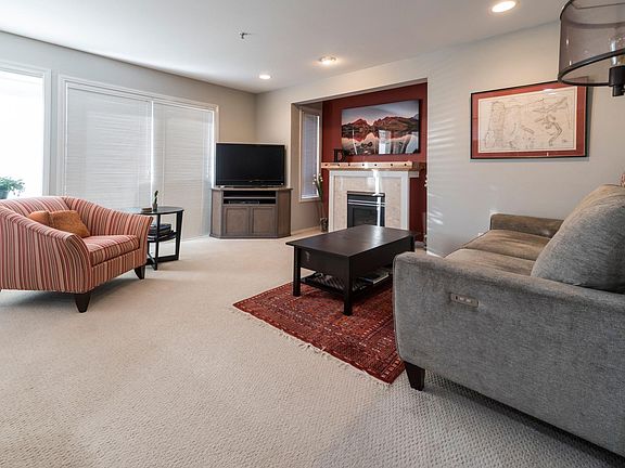 Living Room w/ Gas Fireplace