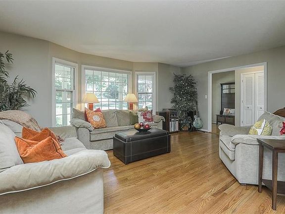 3rd image of 4815 W 80th St