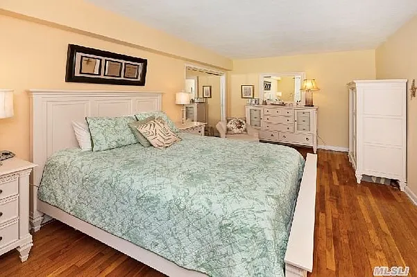 Sold by Douglas Elliman | media 14