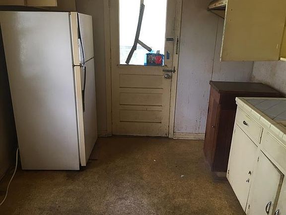 5th image of 1634 Mentor Ave
