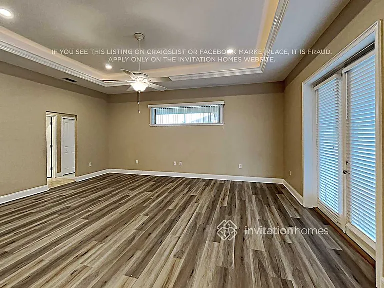 1075 Reflections Lake Loop — Photo 8