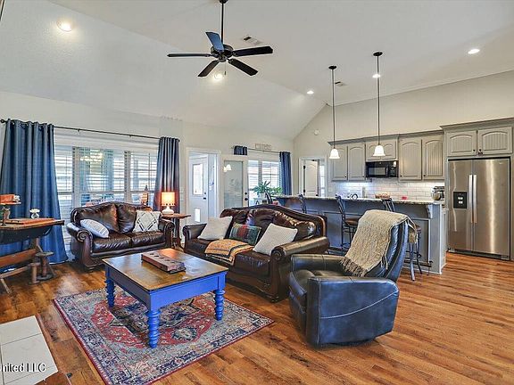4th image of 510 Westfield Dr