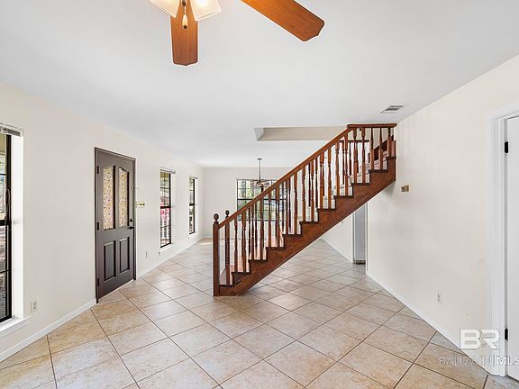 5th image of 122 Lancaster Way