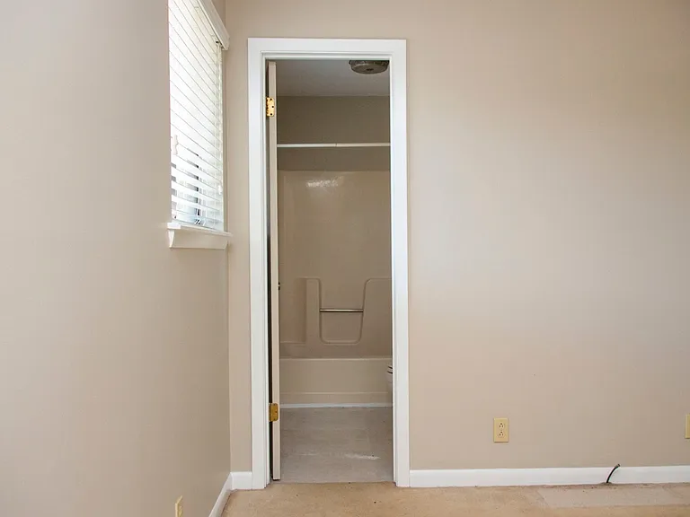 809 Bishop Cir — Photo 22
