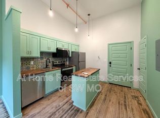 320 W Walnut St #208, Springfield, MO 65806
