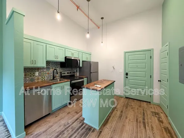 320 W Walnut St, Springfield, MO