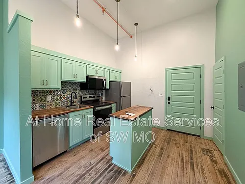 320 W Walnut St #208 Photo 1
